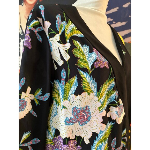 Diane Von Furstenberg blouse - Picture 5 of 10